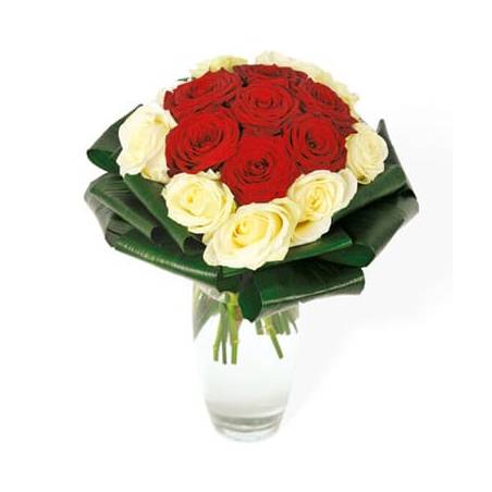 L'Agitateur Floral | Image du bouquet de roses rouges & roses blanches Complicité