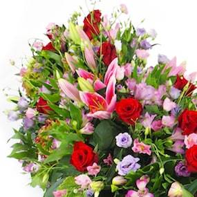 Zoom gauche du Dessus de cercueil rose, mauve et rouge "Athéna" | L'Agitateur Floral