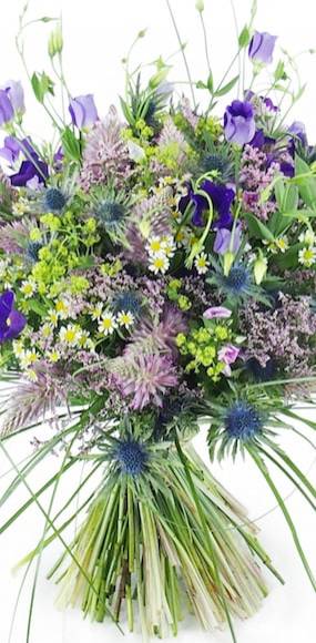 Zoom milieu : Bouquet champêtre mauve & bleu "Vigo"| L'Agitateur Floral