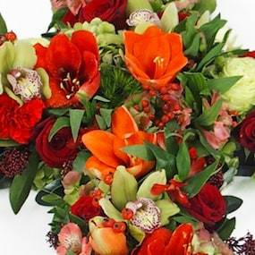 Zoom 4 image de la Grande croix de fleurs rouges & vertes "Diomède" | L'Agitateur Floral