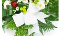 zoom sur le nœud de la gerbe de fleurs rouge et blanche